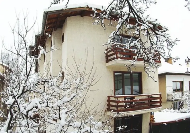 Bansko Chalet Chico Ski Lodging Package