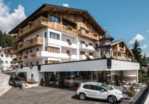 Hotel Ciasa Tamà, Dolomites Women Only Ski Tour, WoW