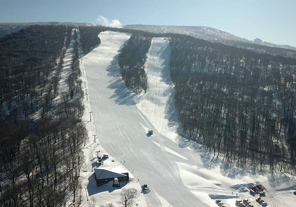Akita Hachimantai is a small ski area