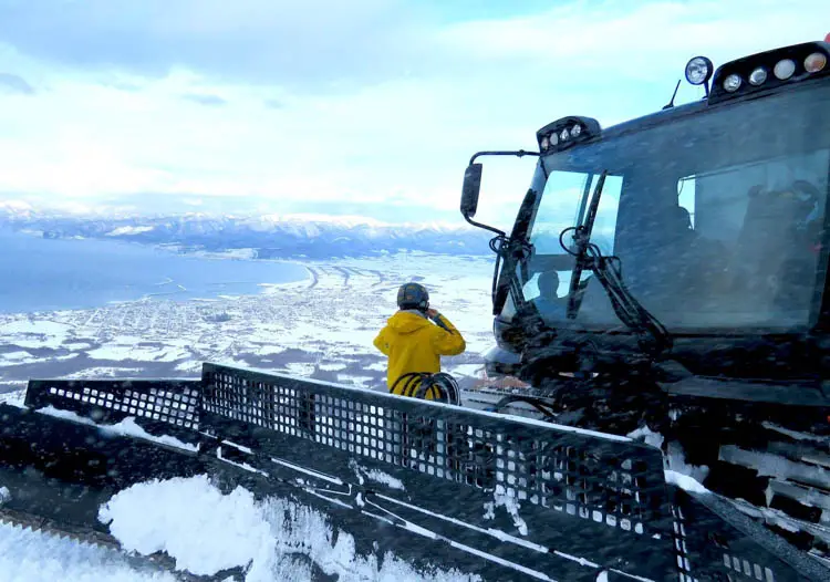 Japan Cat Skiing: Iwanai Near Niseko