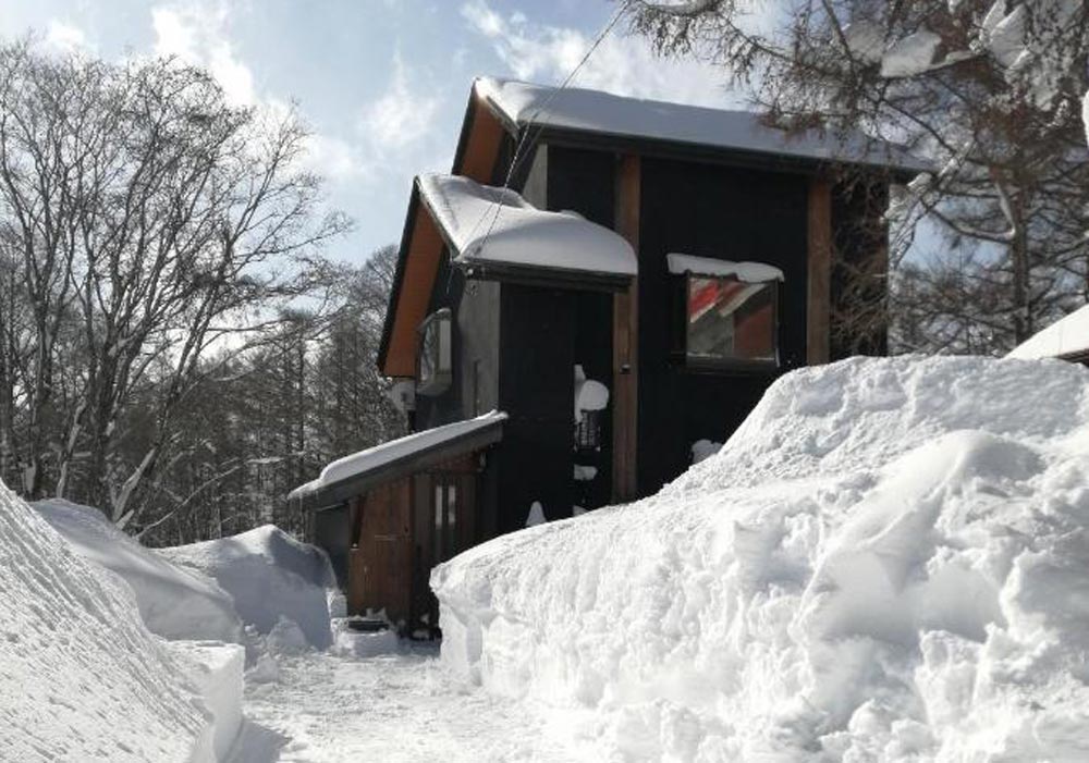 Hieda Sanso Hakuba Cortina