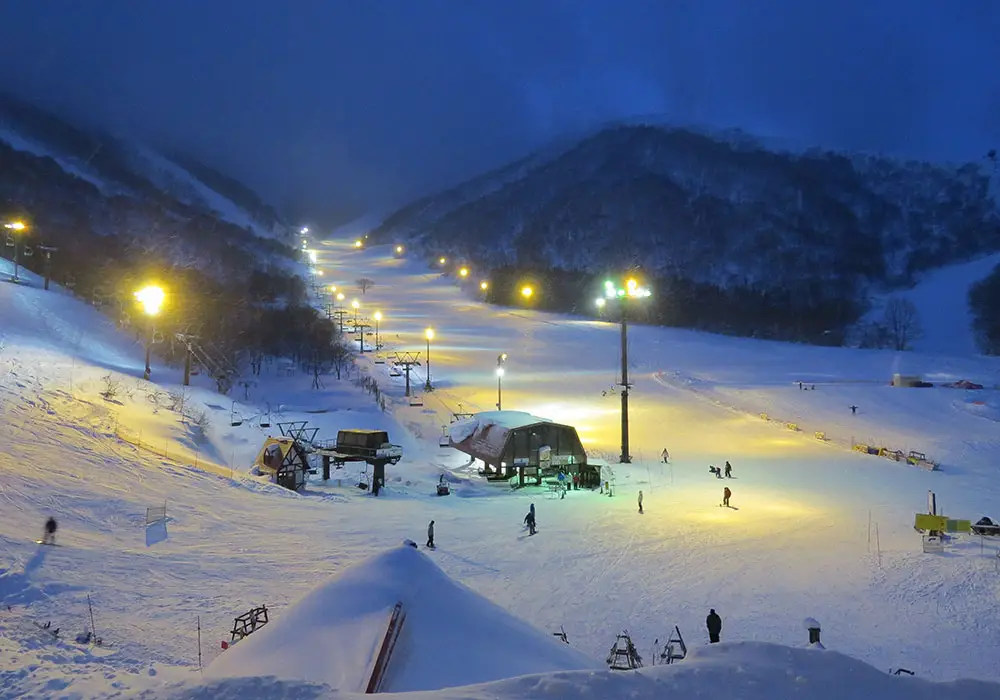 Hakuba Ski Rental, Snowboard Hire Ski School