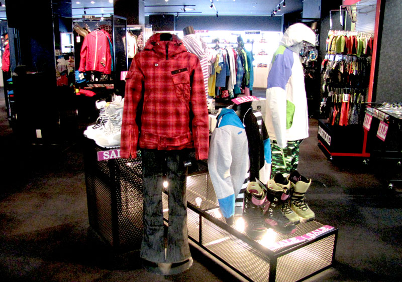 Kiroro Ski & Snowboard Shops, Ski Clothing, Souvenirs