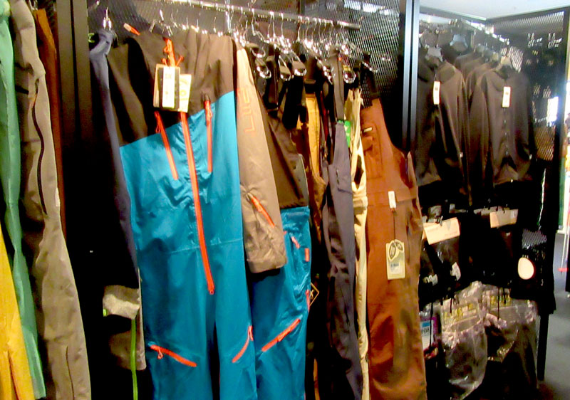 Kiroro Ski & Snowboard Shops, Ski Clothing, Souvenirs