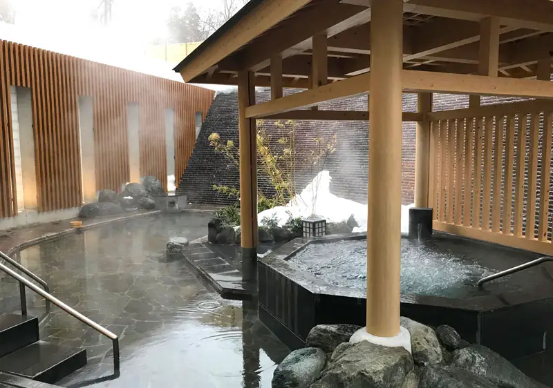 A beautiful Japanese onsen at Lotte Arai