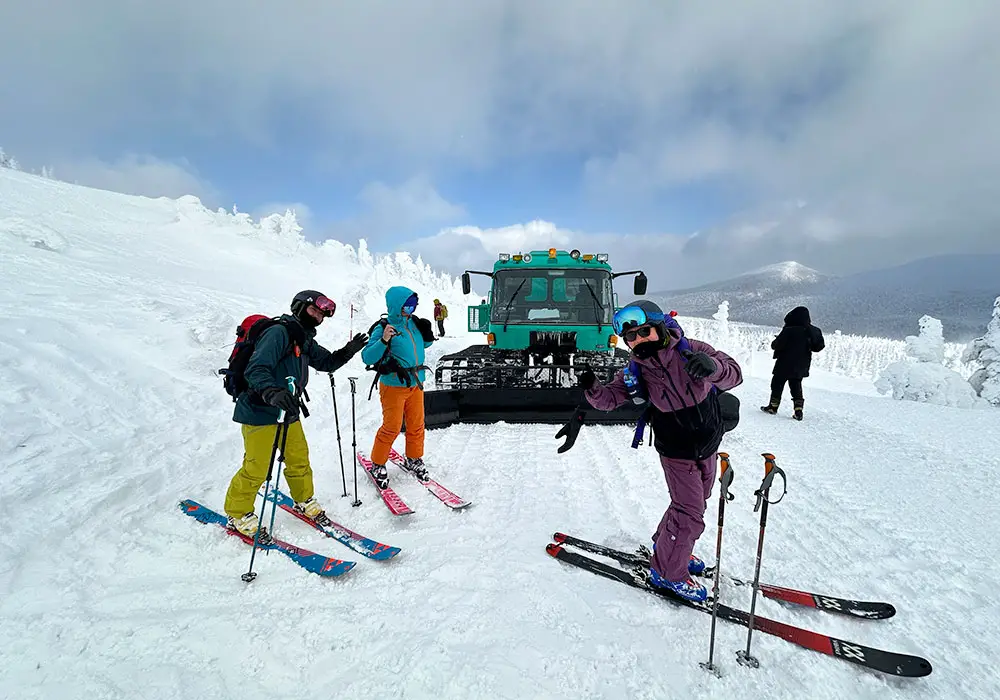 Snowcat shuttle at Sumikawa Snow Park