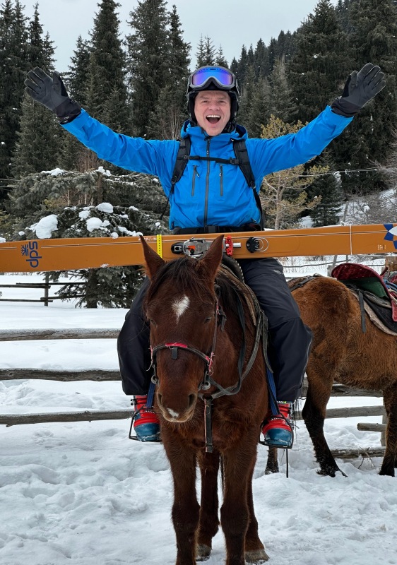 Horse skiing