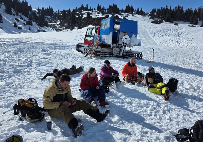 Cat skiing lunchtime