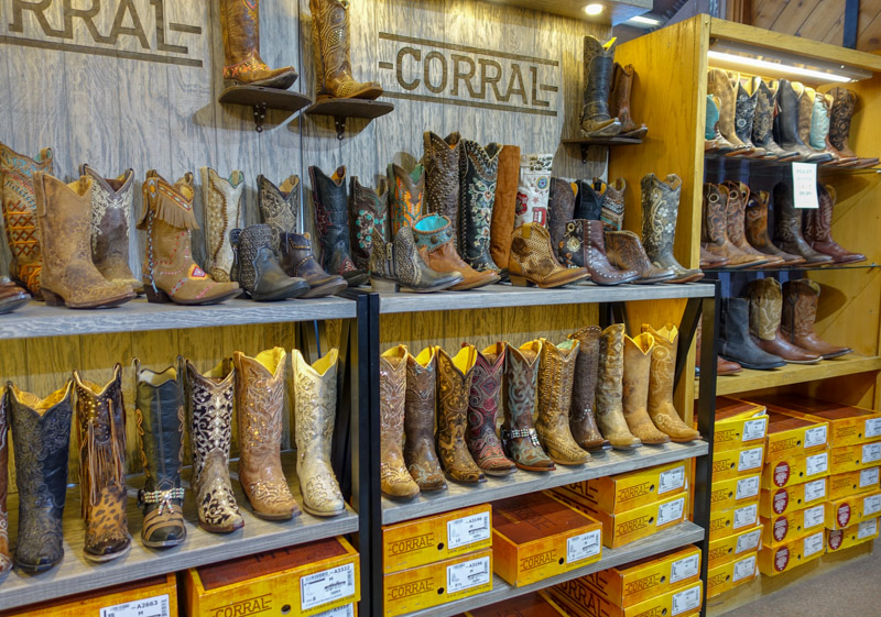 Jackson Hole Shopping Ski Shop, Snowboard Shop, Souvenirs