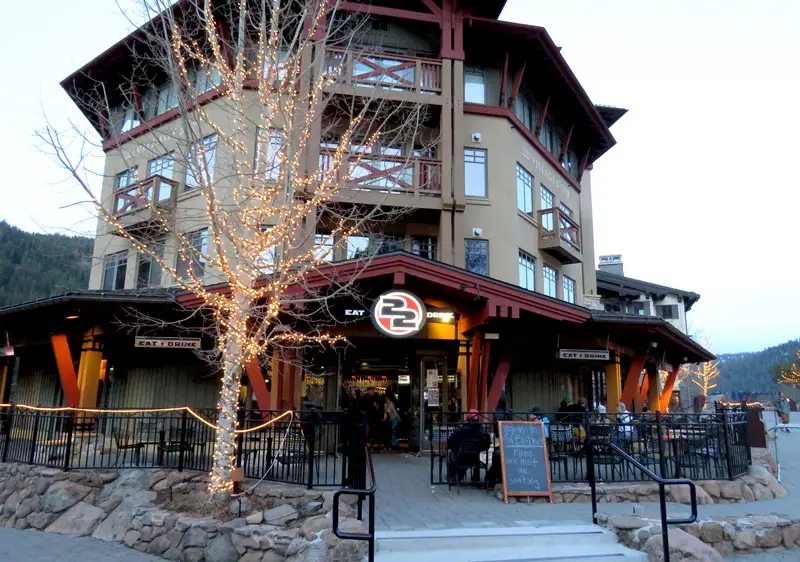 Palisades Tahoe Restaurants and Bars