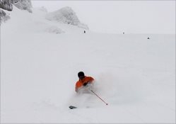 Powder Hunt - Elite Freeride Skiing